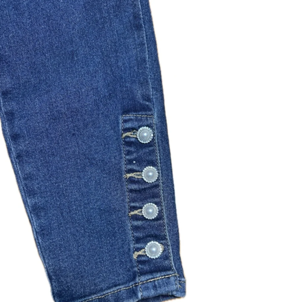 CeCe Jeans Sparkly Button Cuff Detail Women’s Size 2 Medium Wash - Picture 4 of 4